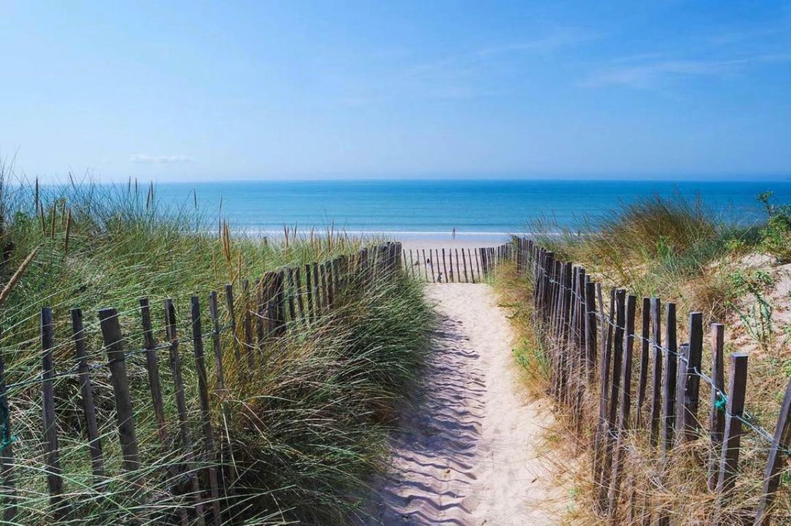 Derrière la plage : suite, patio et pergola Le Bois-Plage-en-Ré Extérieur photo