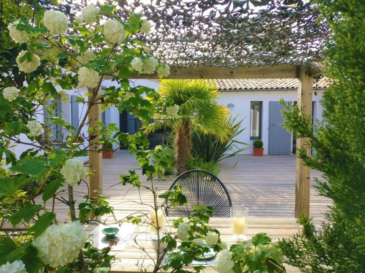Derrière la plage : suite, patio et pergola Le Bois-Plage-en-Ré Extérieur photo